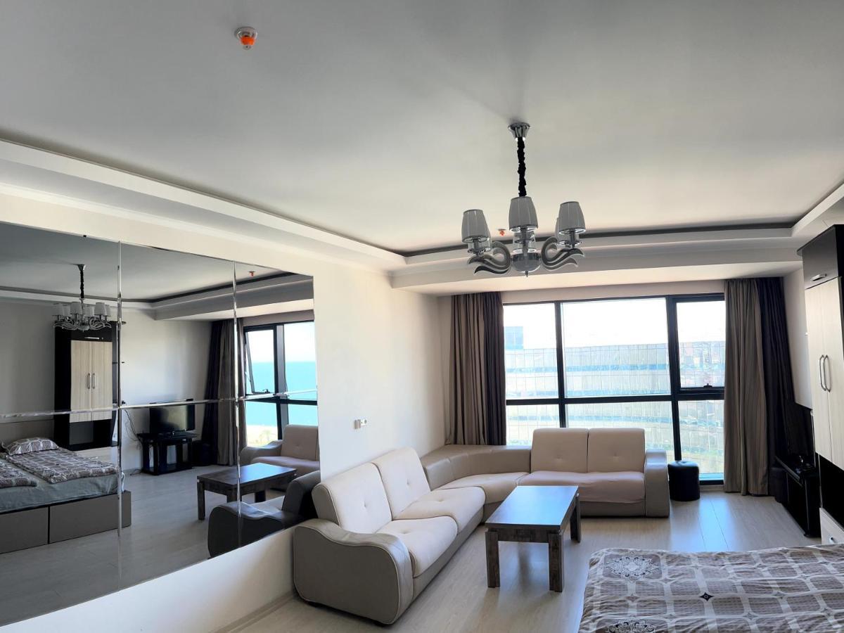 Angel Apartment In Porta Batumi Eksteriør billede